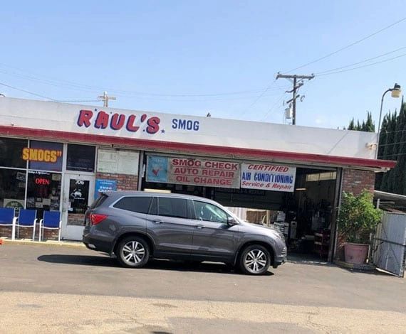 Original photograph of Raul's Smog shop on its official website